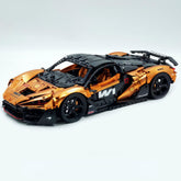 McLaren W1 Ultime à l'échelle 1:8 | Édition Personnalisée Orange et Or | Livrée dans son coffret cadeau d'origine (plus de 4200 exemplaires)