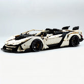 Lamborghini One Off 1:8 : Auténtica, version White Goddess, cabriolet motorisé, motorisation complète (3392 exemplaires)