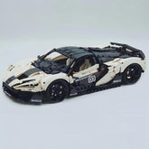 McLaren W1 Ultime à l'échelle 1:8 | Édition Personnalisée Blanche | Livrée dans son coffret cadeau d'origine (plus de 4200 exemplaires)