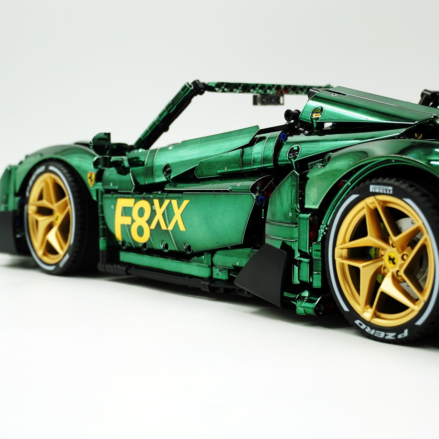 1:8 The Ultimate Ferrari F8XX Convertible, Mirror Venom Green Custom Edition (3781 PCS)