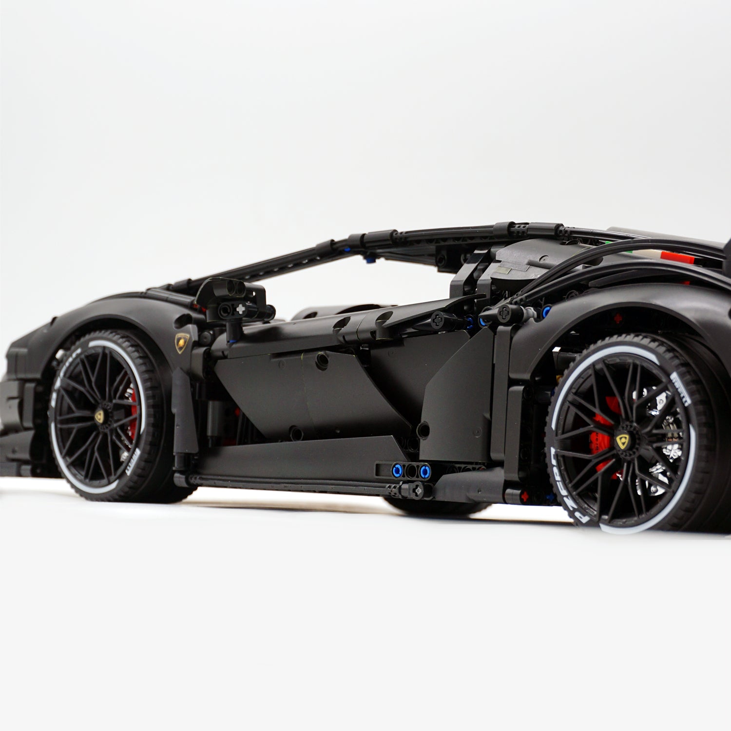 1: 8 Lamborghini Sian Black Special Edition (3696 PCS)