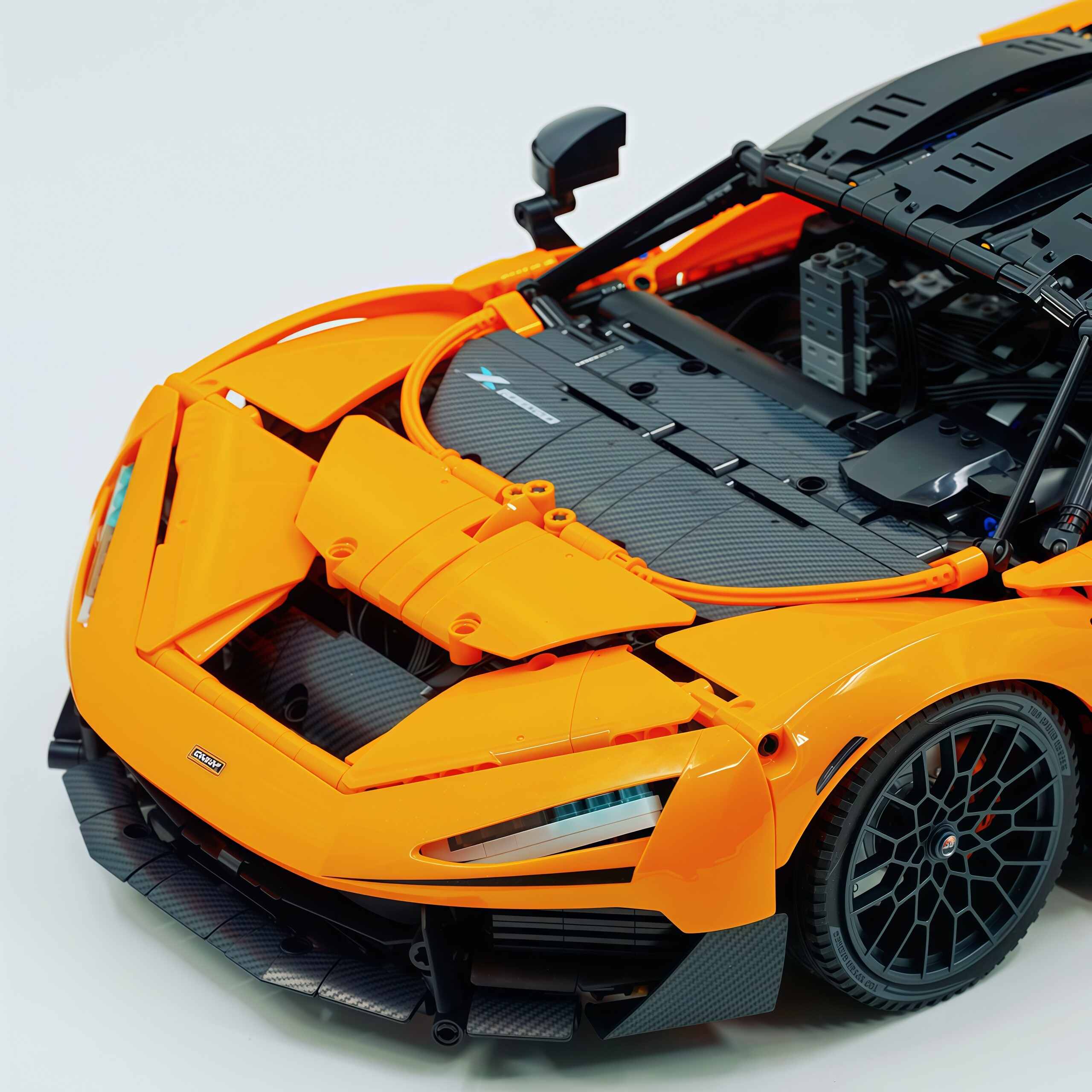 1:8 McLaren Streamer Orange Limited Edition (3466+ PCS) - BAV BRICK