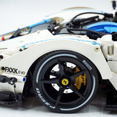 LaFerrari FXXK EVO a escala 1:8 | Edición personalizada con pintura en blanco perla (4580 piezas)