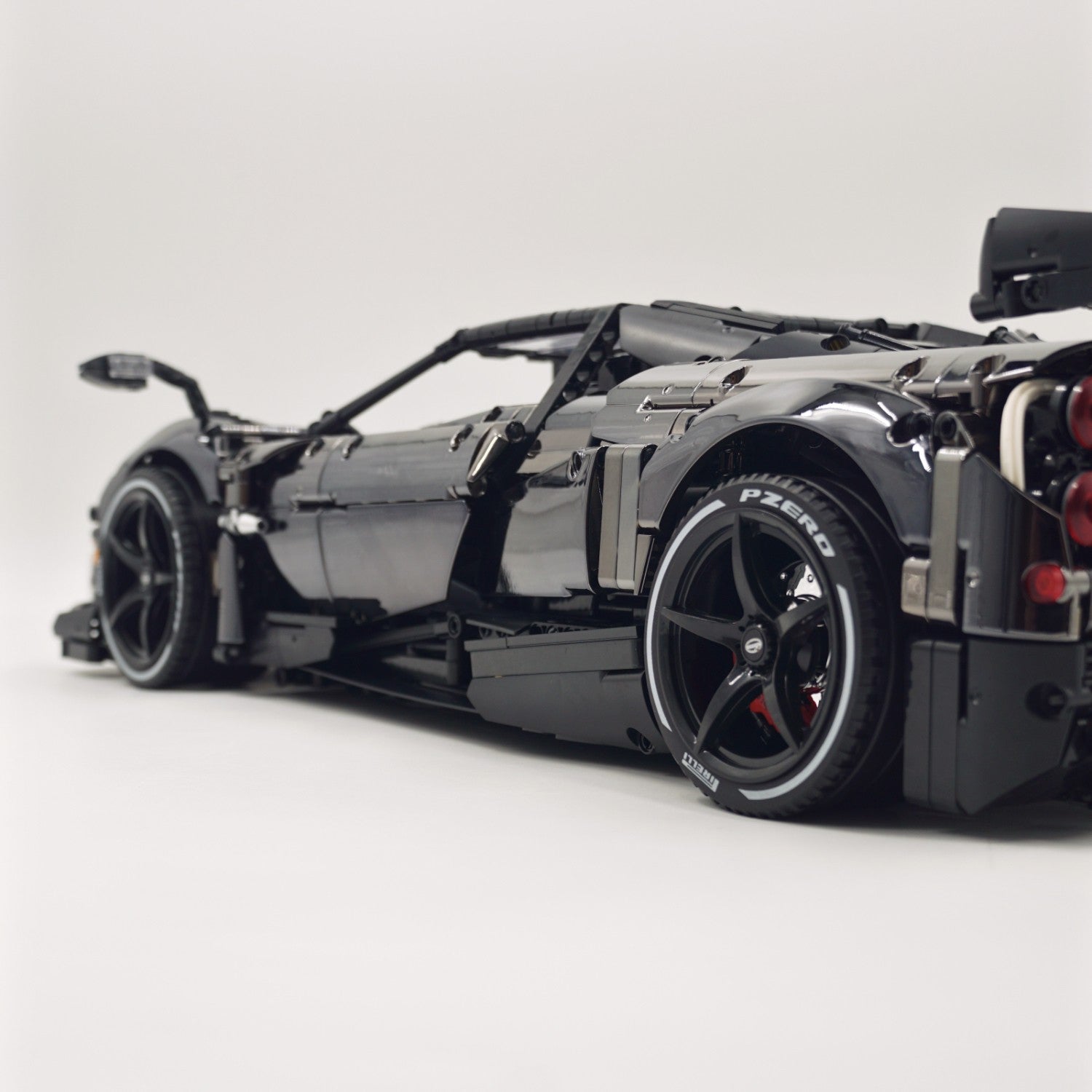 1: 8 Pagani Huayra BC Mirror Electroplating Customized Ultimate Edition (4708 Pcs)
