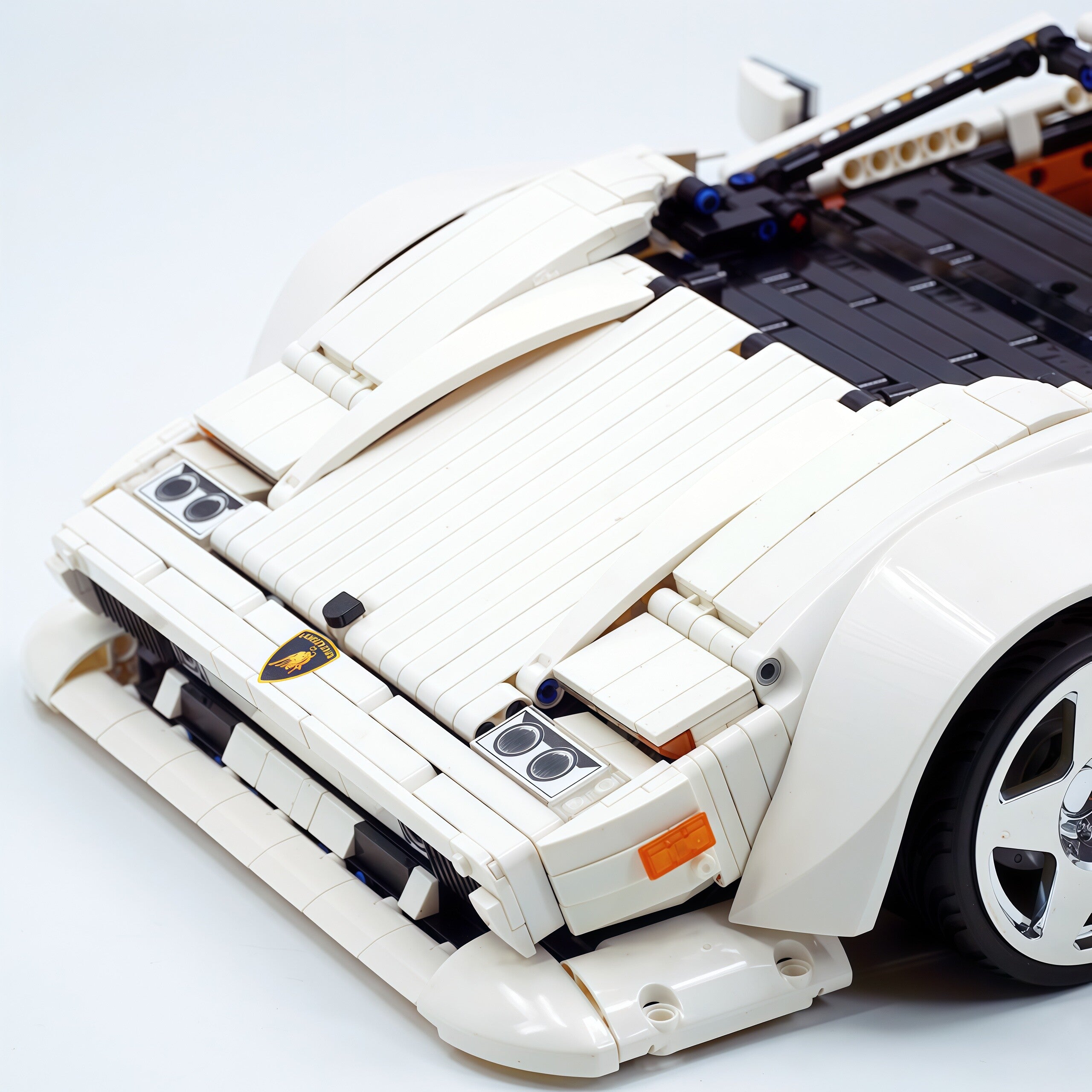 1:8 Widebody Classic Lamborghini Countache 5000 – Pearlescent White Edition (4301 PCS) - BAV BRICK