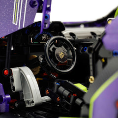 Lamborghini Supercar Comet Purple 1:8 avec télécommande – Fonctions électriques, moteur V10 et finition ciel étoilé personnalisée (3654 pièces)