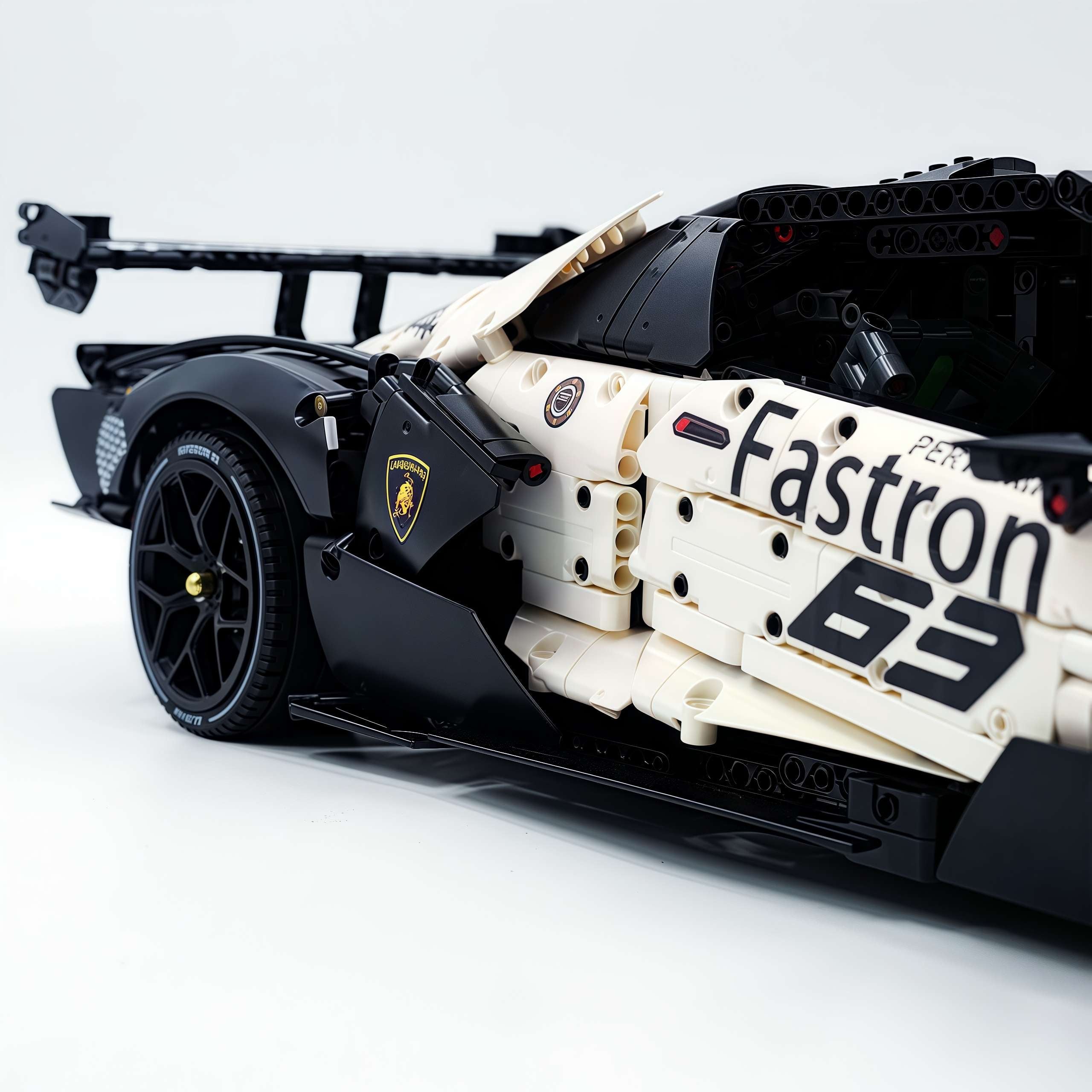 1: 8 The Ultimate Lamborghini Essenza SCV12, White Goddess Limited Edition (4100+PCS)