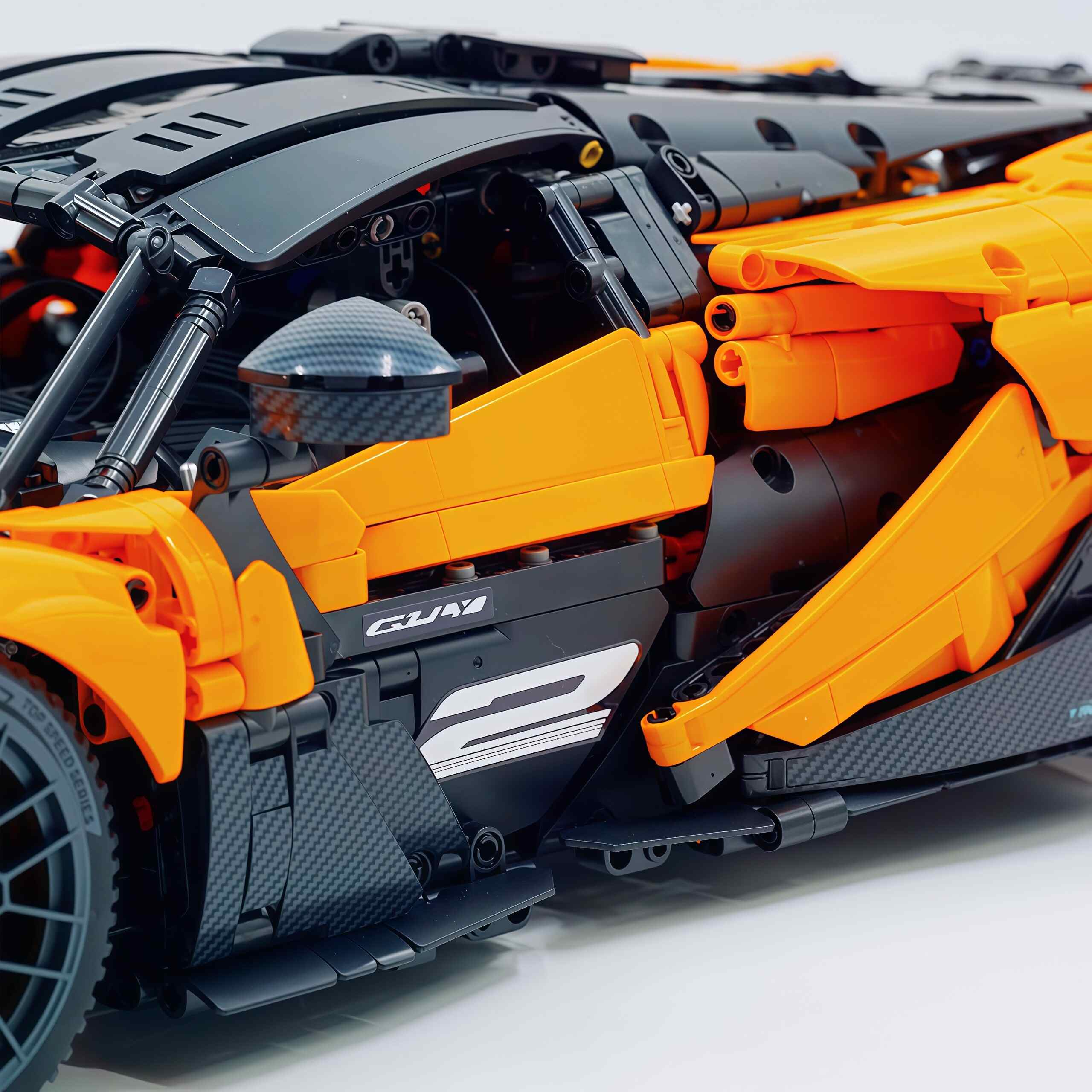 1:8 McLaren Streamer Orange Limited Edition (3466+ PCS) - BAV BRICK