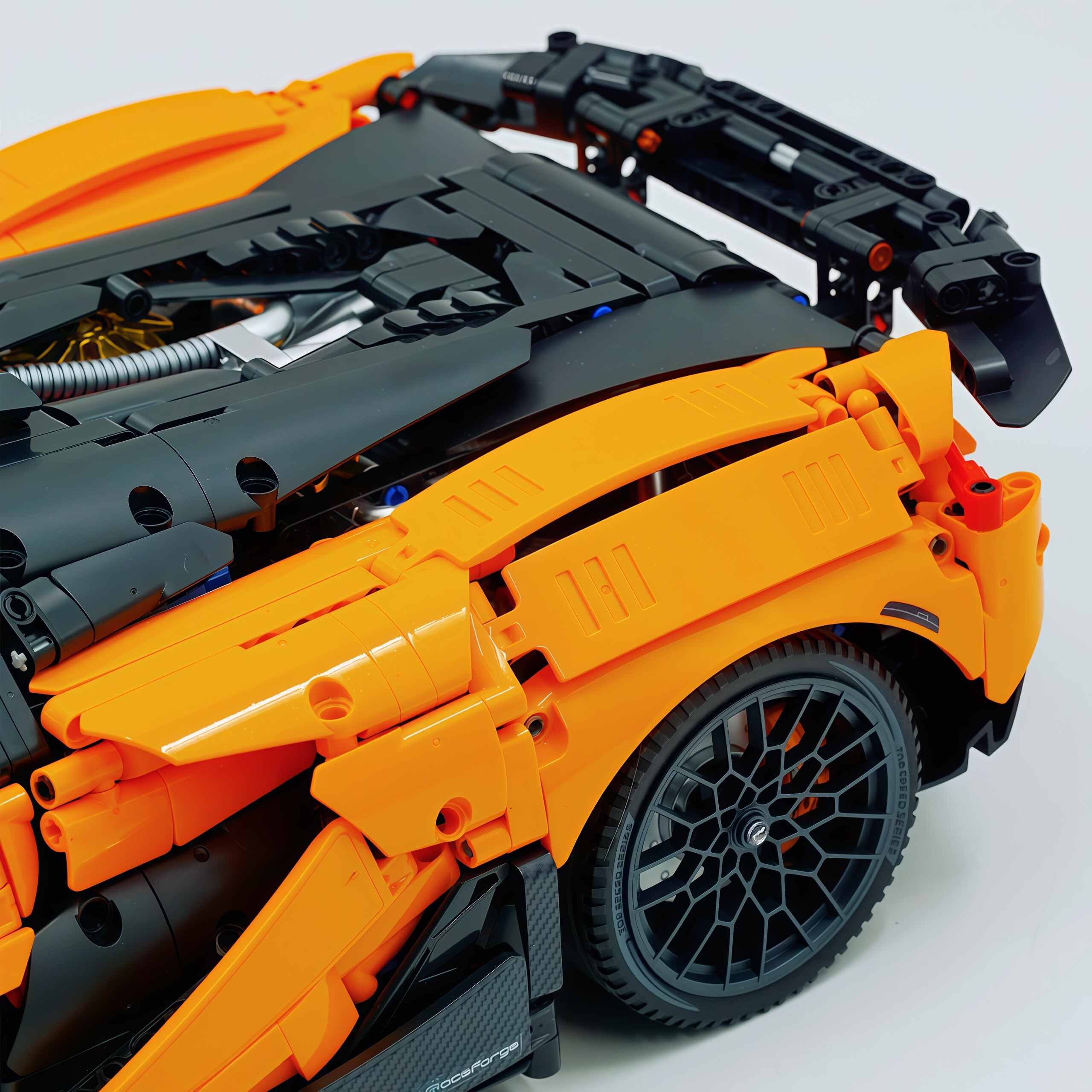 1:8 McLaren Streamer Orange Limited Edition (3466+ PCS) - BAV BRICK