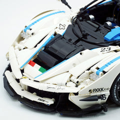 LaFerrari FXXK EVO a escala 1:8 | Edición personalizada con pintura en blanco perla (4580 piezas)