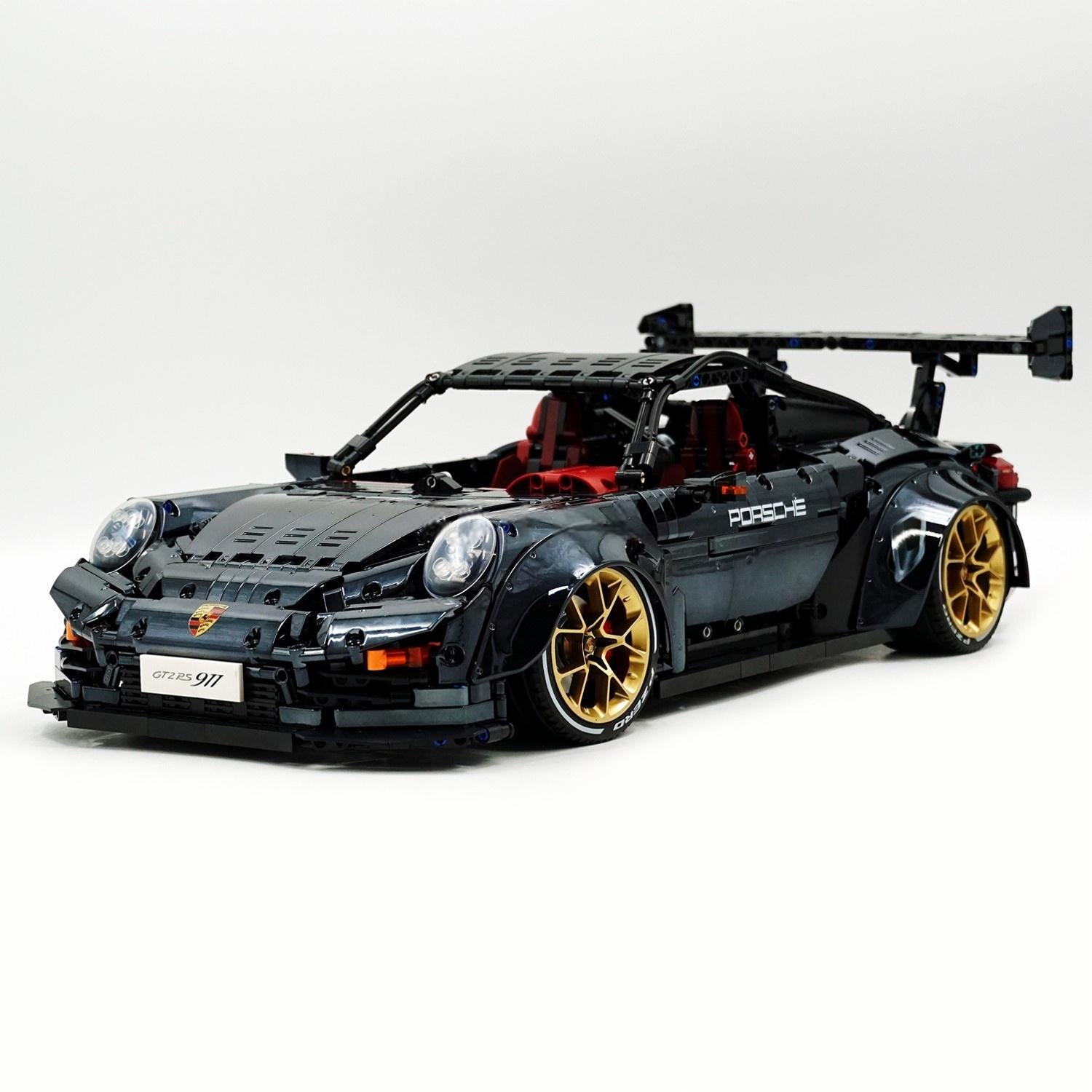 1: 8 Porsche GT2 RS, Limited Mirror Electroplated Edition (3389 Pcs)