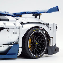 1:8 The Ultimate FERRARI F80 | Remote Controlled V6 Prancing Horse Hypercar | Silver Limited Edition (3998pcs)