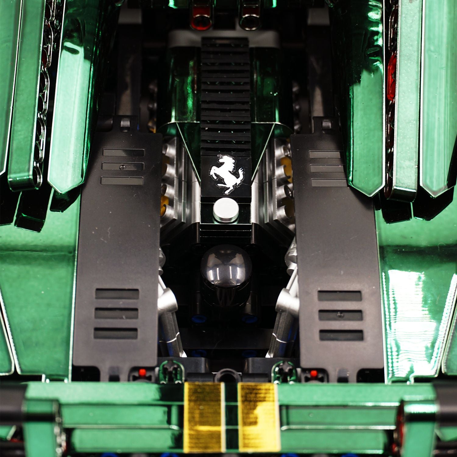 1:8 The Ultimate Ferrari F8XX Convertible, Mirror Venom Green Custom Edition (3781 PCS)