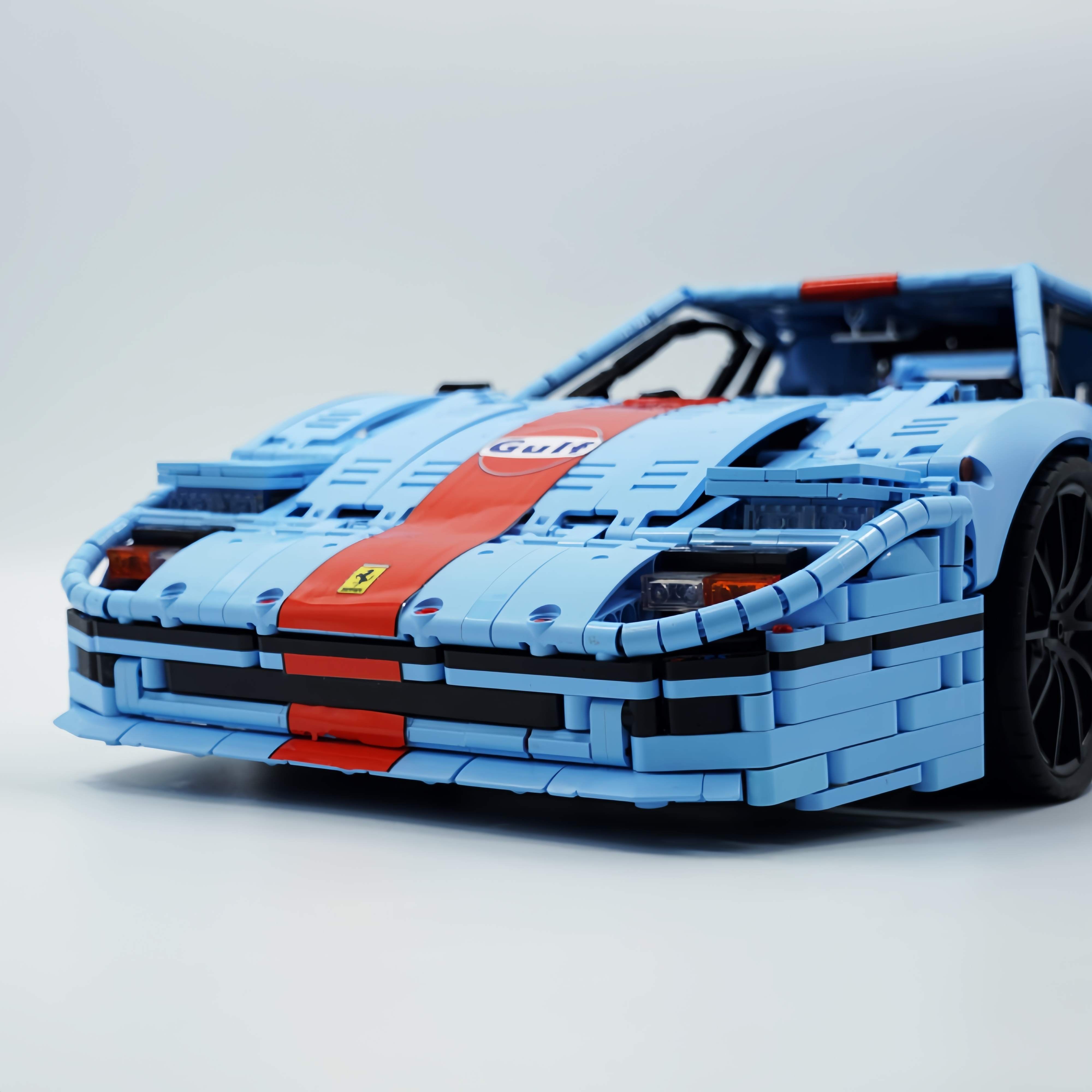 1:8 The Ultimate Ferrari F40 Supercar, Gulf Blue Custom Edition (4026 PCS)