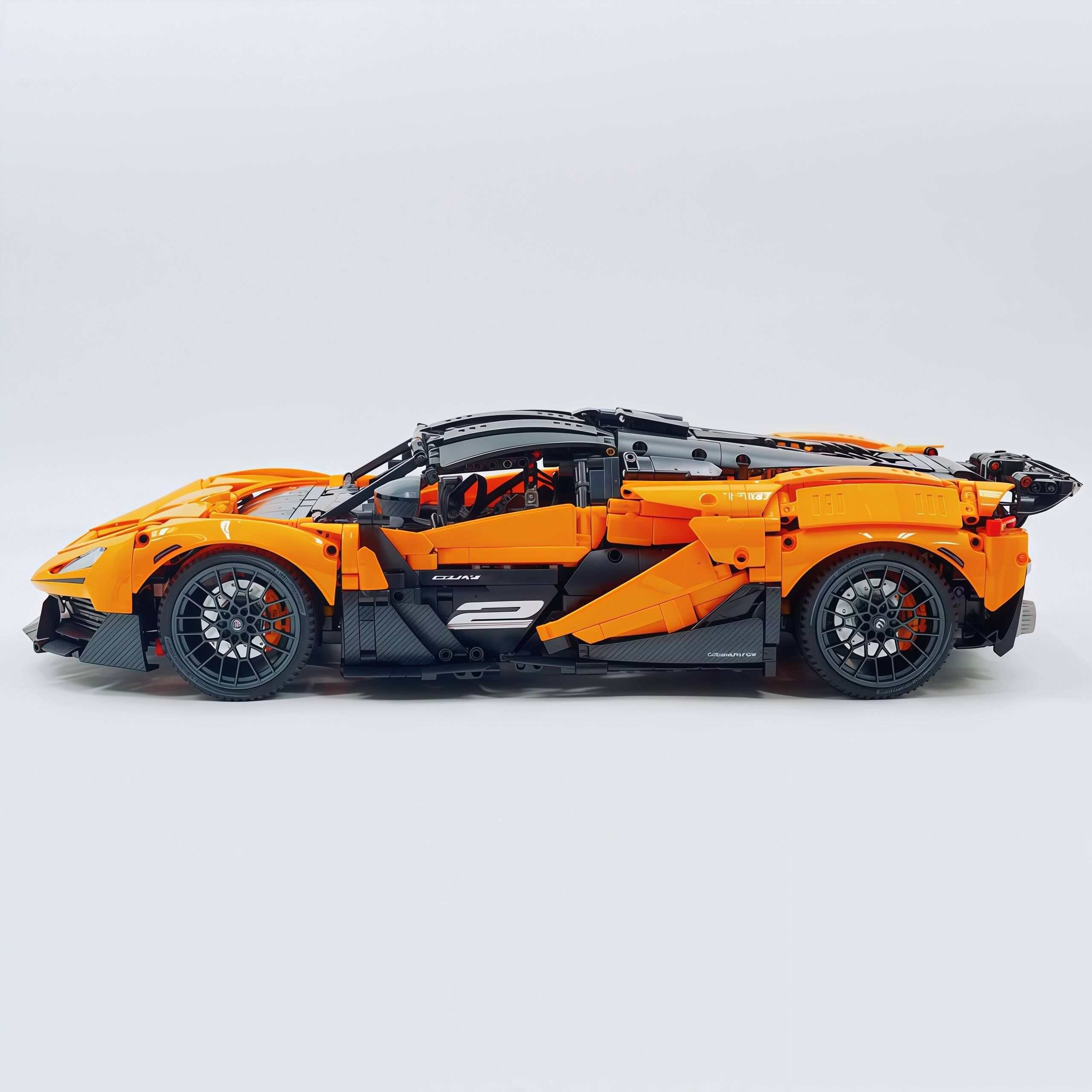 1:8 McLaren Streamer Orange Limited Edition (3466+ PCS) - BAV BRICK