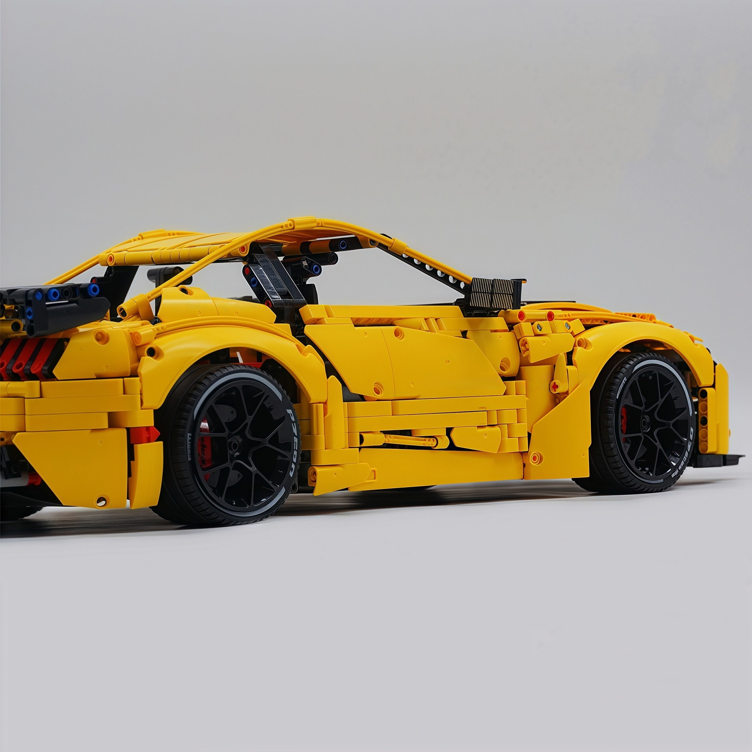 1: 8 Ford Shelby GT500, Yellow Customized Version (3400PCS)