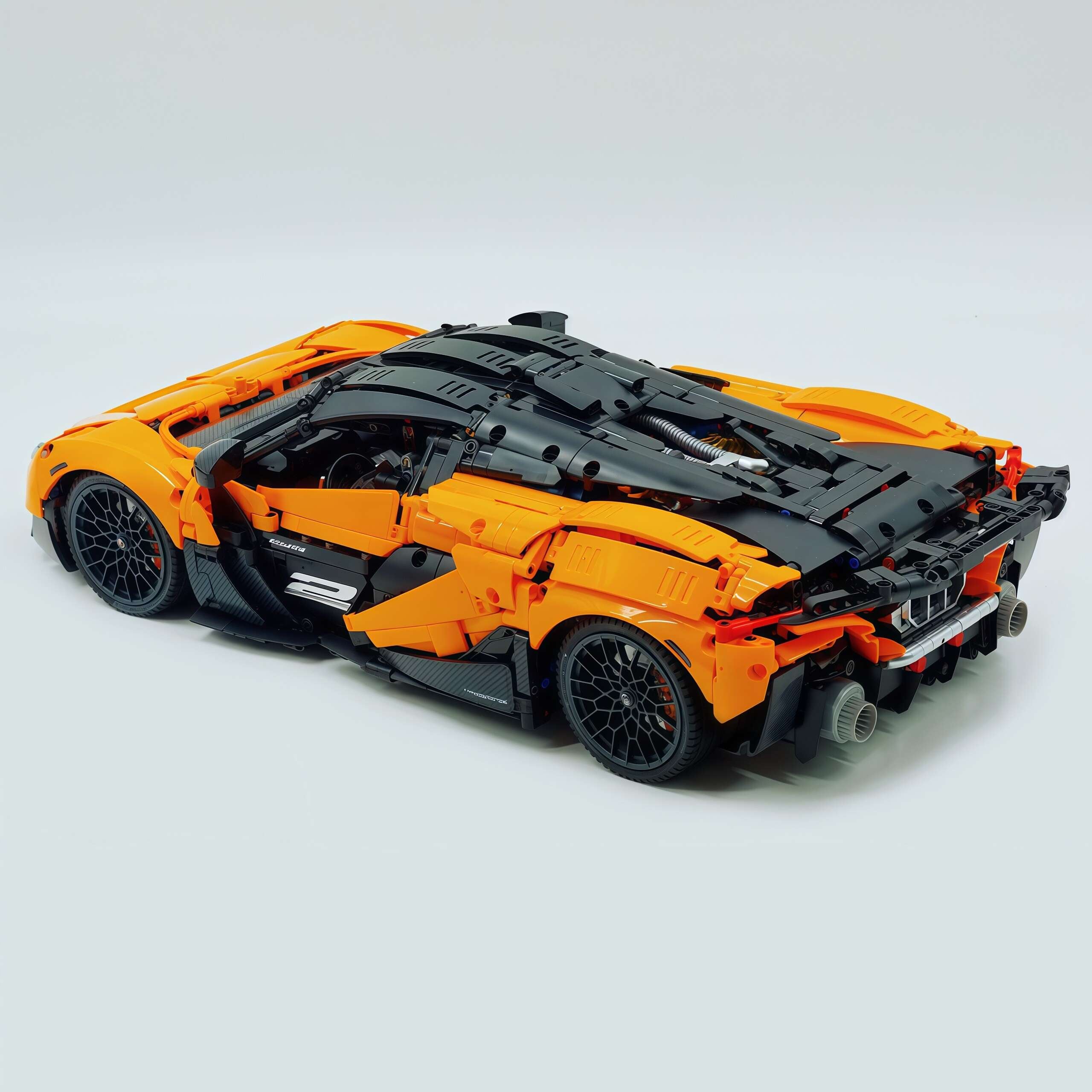 1:8 McLaren Streamer Orange Limited Edition (3466+ PCS) - BAV BRICK