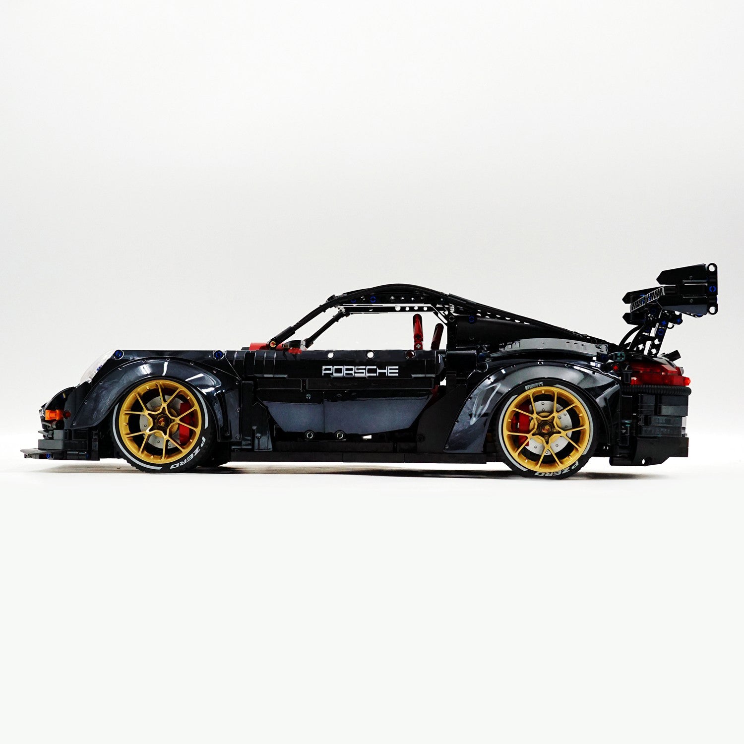 1: 8 Porsche GT2 RS, Limited Mirror Electroplated Edition (3389 Pcs)