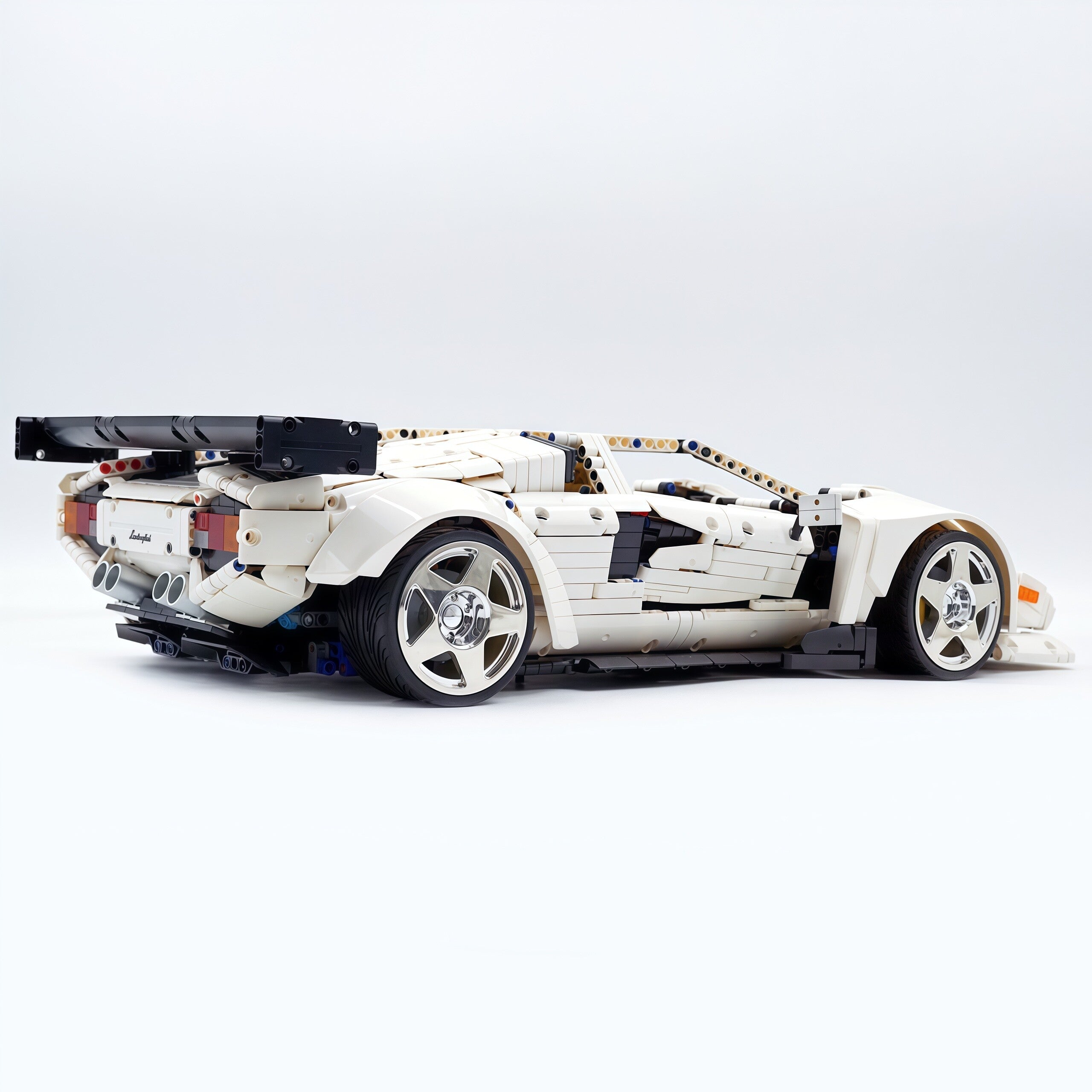 1:8 Widebody Classic Lamborghini Countache 5000 – Pearlescent White Edition (4301 PCS) - BAV BRICK