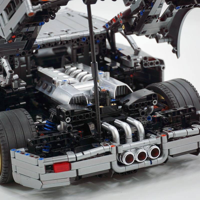 1:8 The Ultimate Ferrari F40 Supercar, RWB White Custom Edition (4026 PCS)