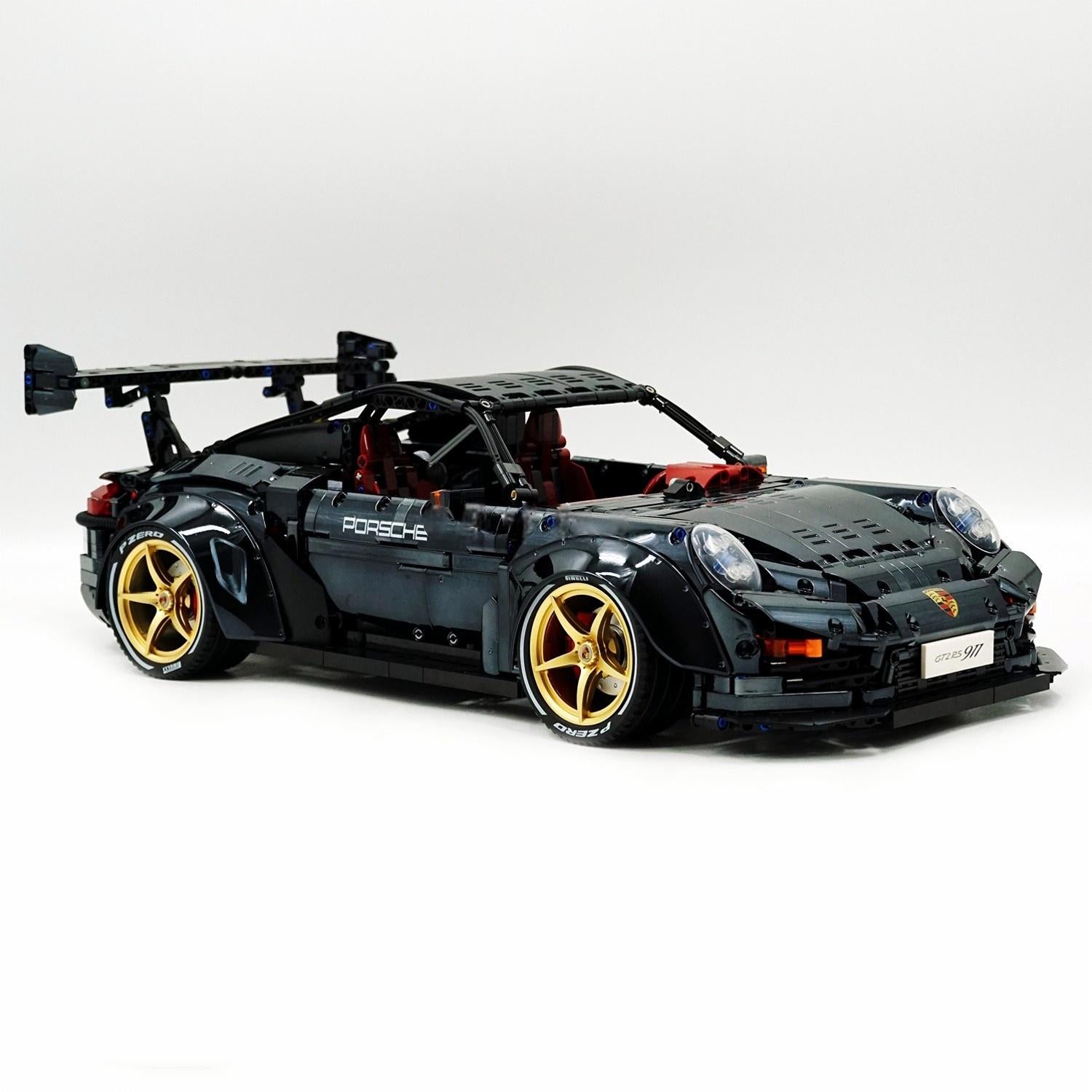 1: 8 Porsche GT2 RS, Limited Mirror Electroplated Edition (3389 Pcs)