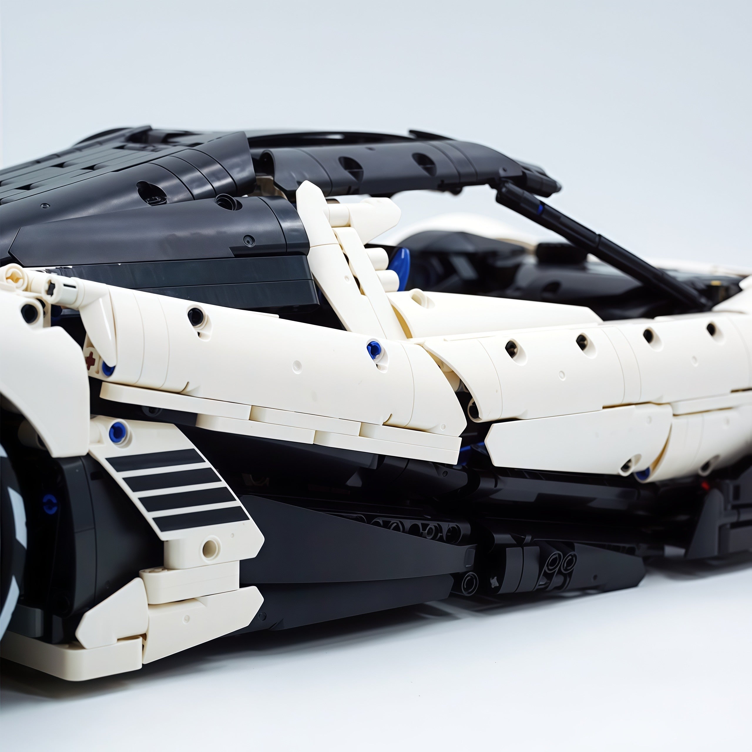 1:8 Devel sixteen V16 | Officially licensed (4016PCS) - BAV BRICK