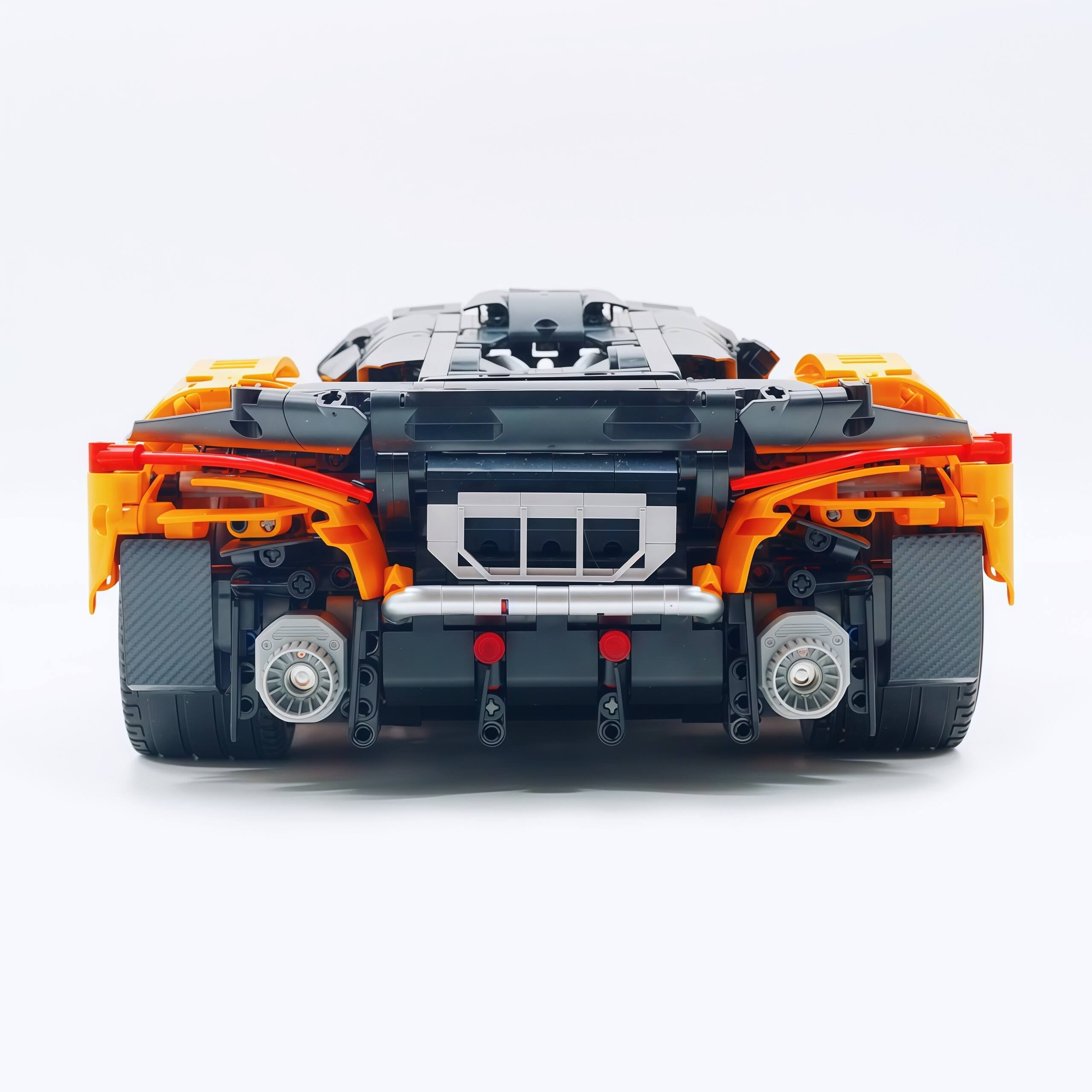 1:8 McLaren Streamer Orange Limited Edition (3466+ PCS) - BAV BRICK