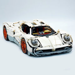 1:8 Pagani Utopia | Paint White Collector’s Edition (4719 PCS)