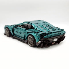 1:8 Aston Martin Valour | RC British Hypercar | Emerald Green Pearlescent Paint Edition (3828 PCS) - BAV BRICK