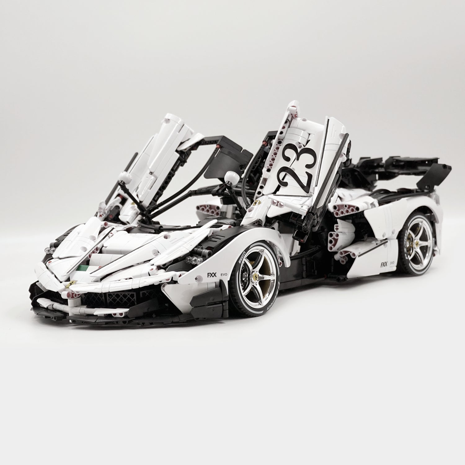 1: 8 LaFerrari FXXK EVO Custom Modified, Rare Pearl White Enamel Paint, Oversized Rear Wing (4739 Pcs)