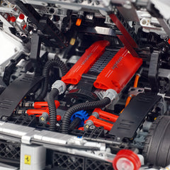 1:8 El hipercoche híbrido italiano definitivo EVO | Pintura rojo perla Insignia italiana (4058PCS)