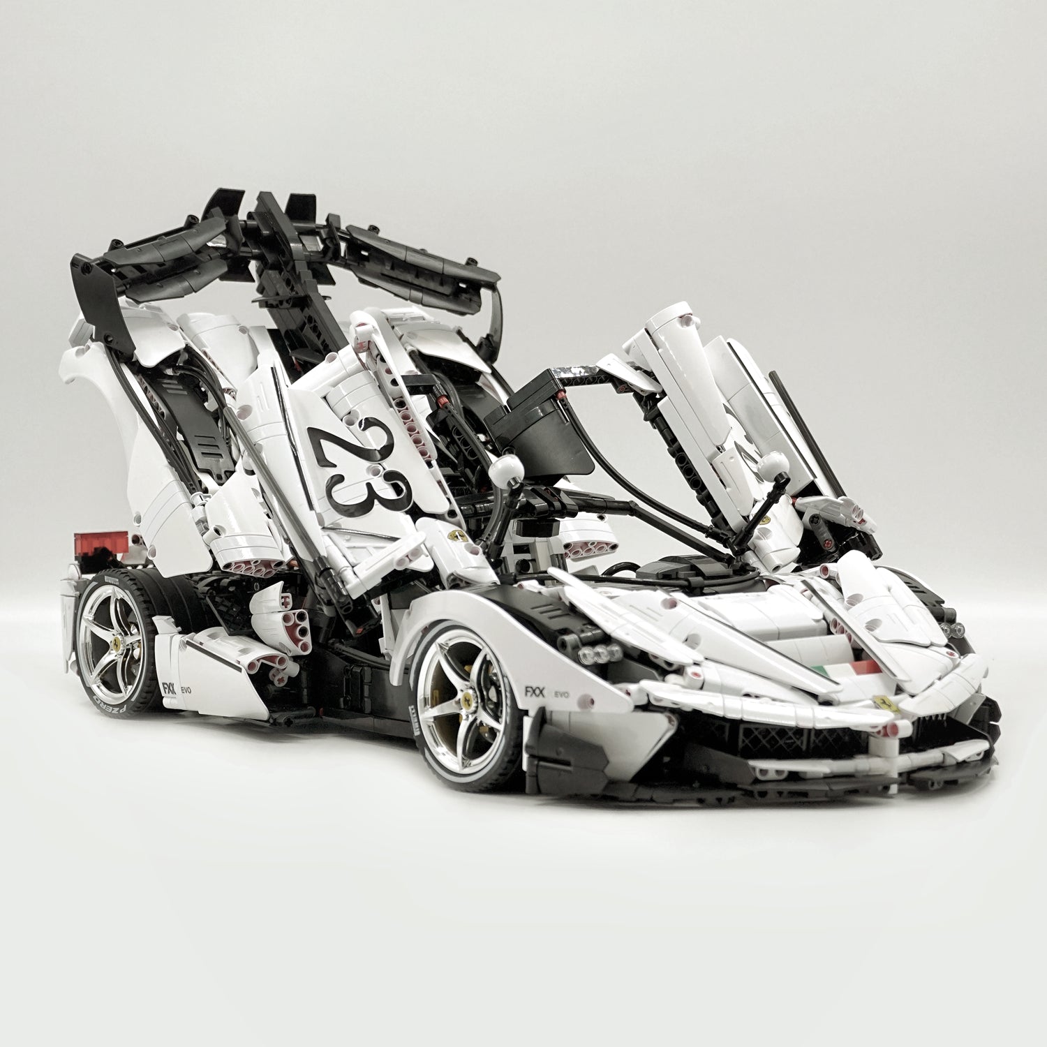 1: 8 LaFerrari FXXK EVO Custom Modified, Rare Pearl White Enamel Paint, Oversized Rear Wing (4739 Pcs)