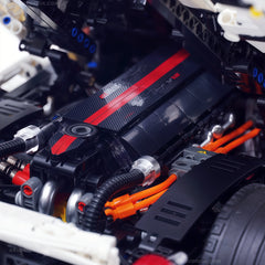 LaFerrari FXXK EVO a escala 1:8 | Edición personalizada con pintura en blanco perla (4580 piezas)