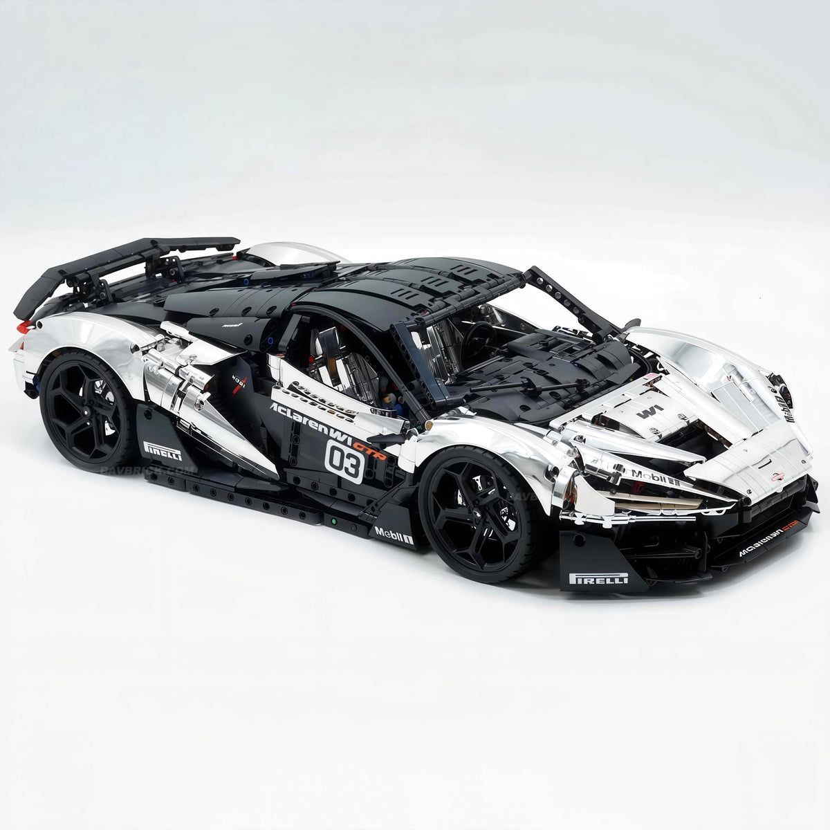 McLaren W1 Ultime à l'échelle 1:8 | Édition Personnalisée Chromée | Livrée dans son Coffret Cadeau d'Origine (Plus de 4200 exemplaires)