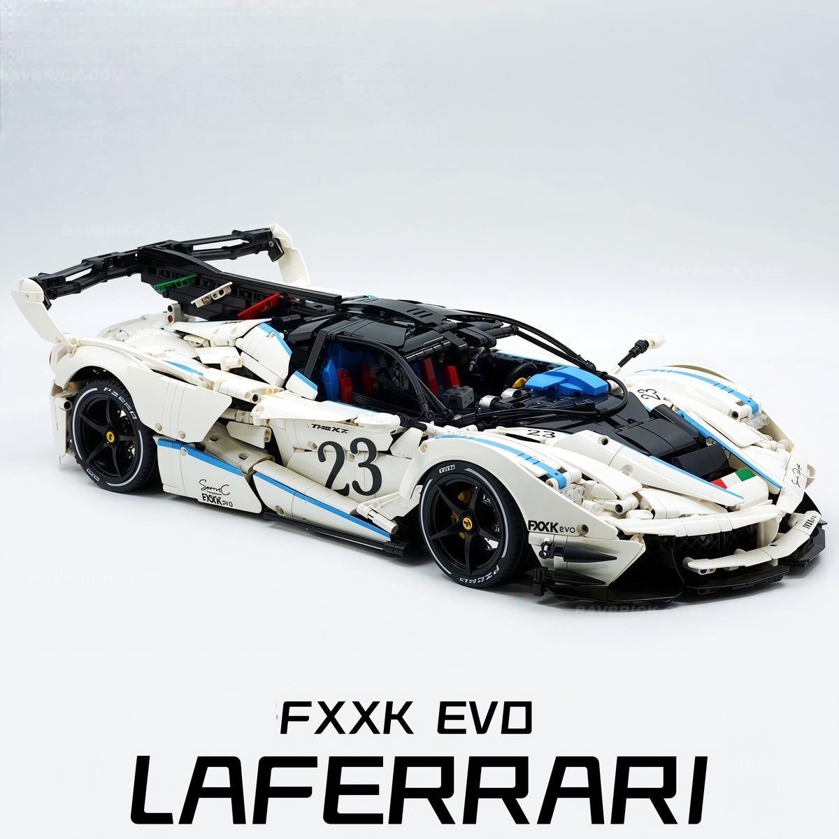 LaFerrari FXXK EVO a escala 1:8 | Edición personalizada con pintura en blanco perla (4580 piezas)