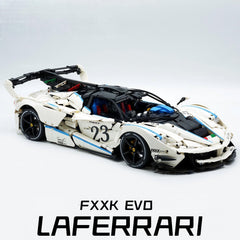 LaFerrari FXXK EVO a escala 1:8 | Edición personalizada con pintura en blanco perla (4580 piezas)