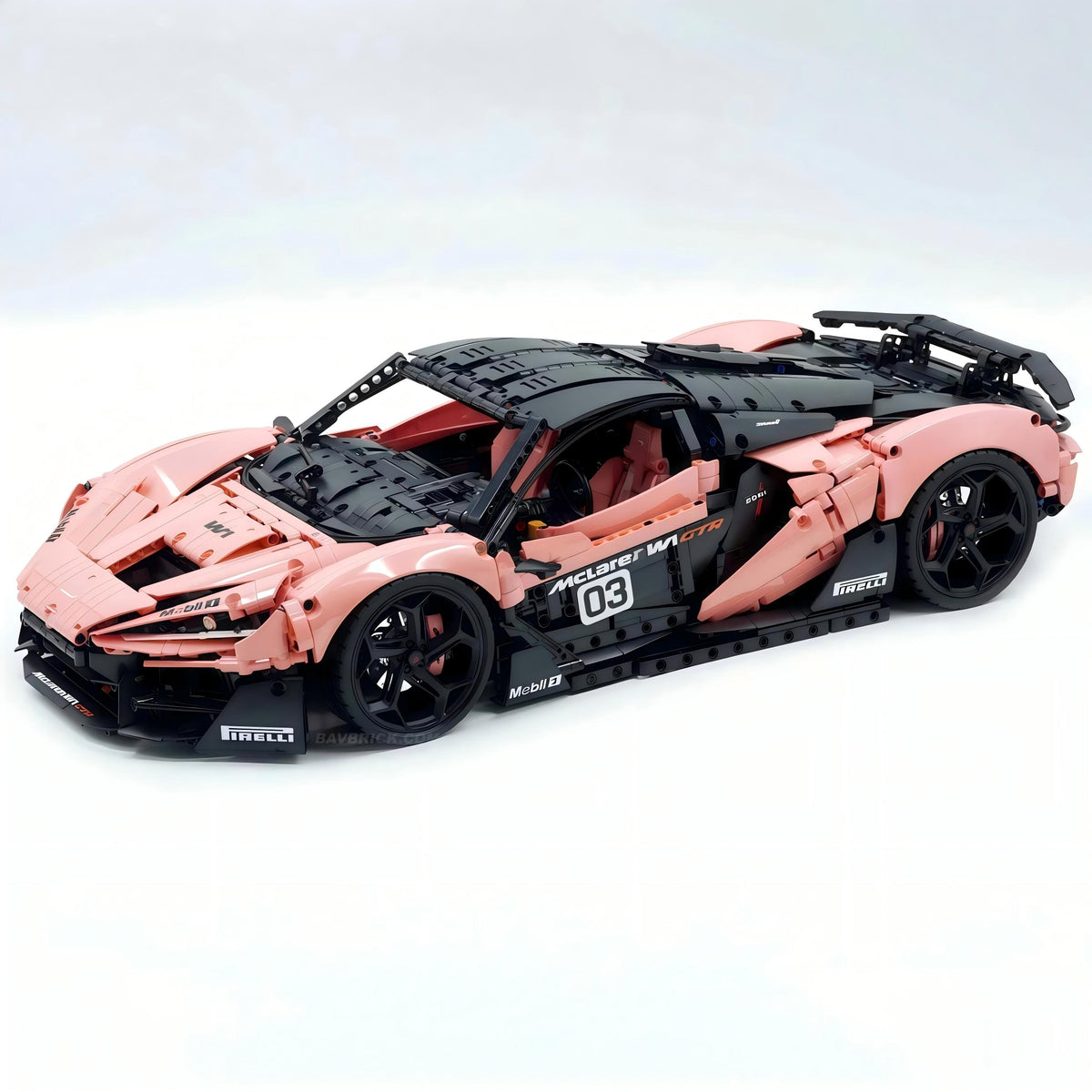 McLaren W1 Ultime à l'échelle 1:8 | Édition Personnalisée Misty Rose | Livrée dans son coffret cadeau d'origine (plus de 4200 exemplaires)