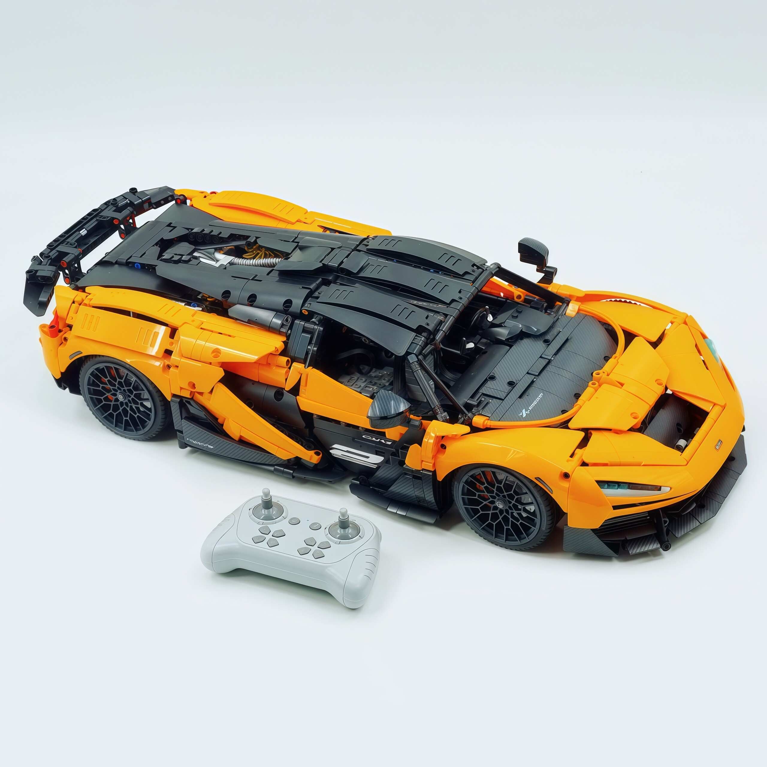 1:8 McLaren Streamer Orange Limited Edition (3466+ PCS) - BAV BRICK