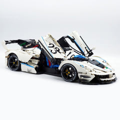 LaFerrari FXXK EVO a escala 1:8 | Edición personalizada con pintura en blanco perla (4580 piezas)