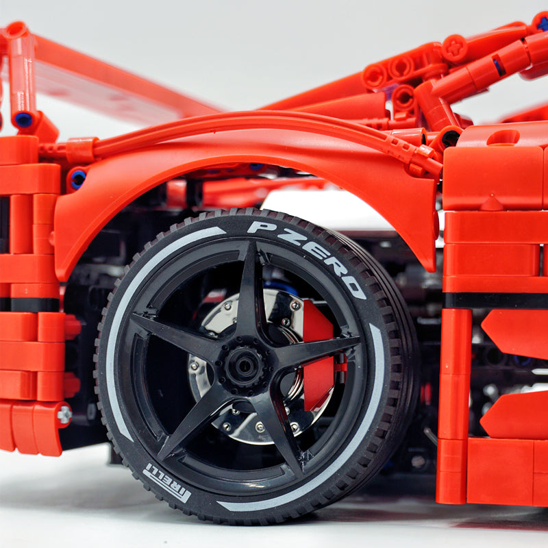 1:8 The Ultimate Ferrari F40 Supercar (4026 PCS)