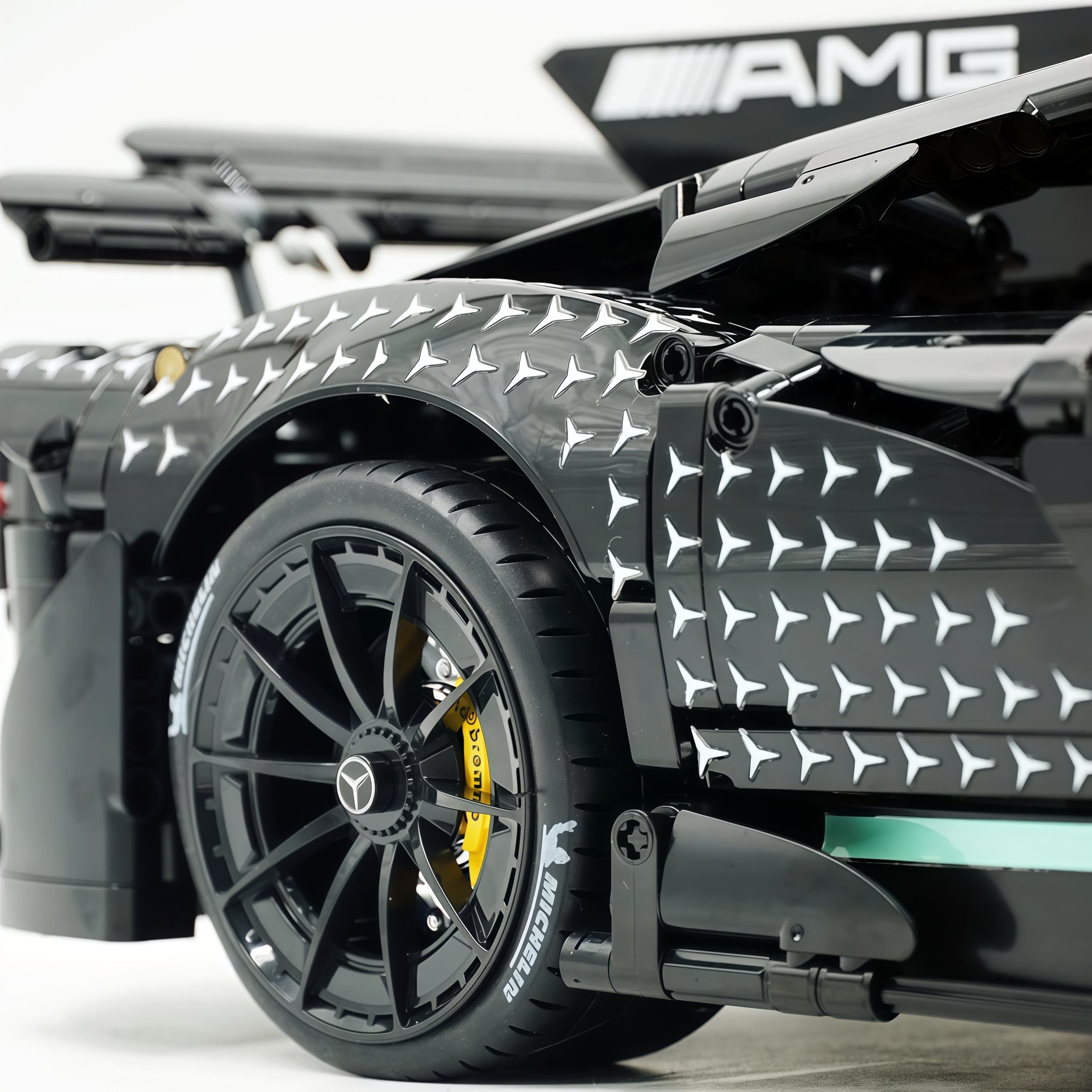 1: 8 Mercedes AMG ONE Pearlescent Black Limited Edition, Fully Detailed Simulation, The Ultimate Collectible (3295 Pcs)