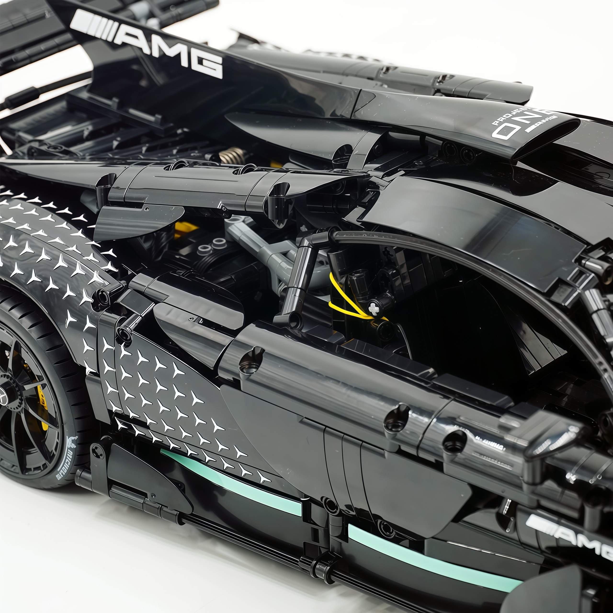 1: 8 Mercedes AMG ONE Pearlescent Black Limited Edition, Fully Detailed Simulation, The Ultimate Collectible (3295 Pcs)