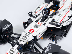 1:8 Oracle Red Bull Racing RB21 F1 Car | Pearl White Limited Edition (1933+ PCS)
