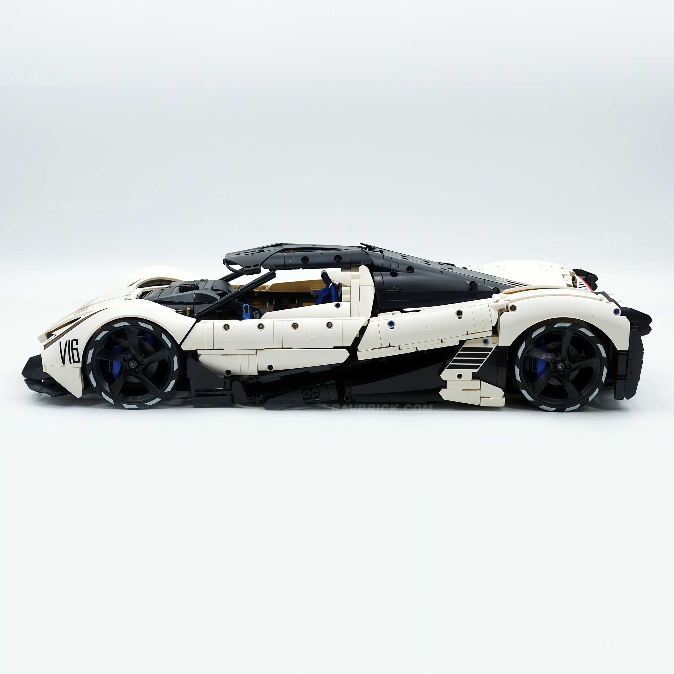 1:8 Devel sixteen V16 | Officially licensed (4016PCS) - BAV BRICK