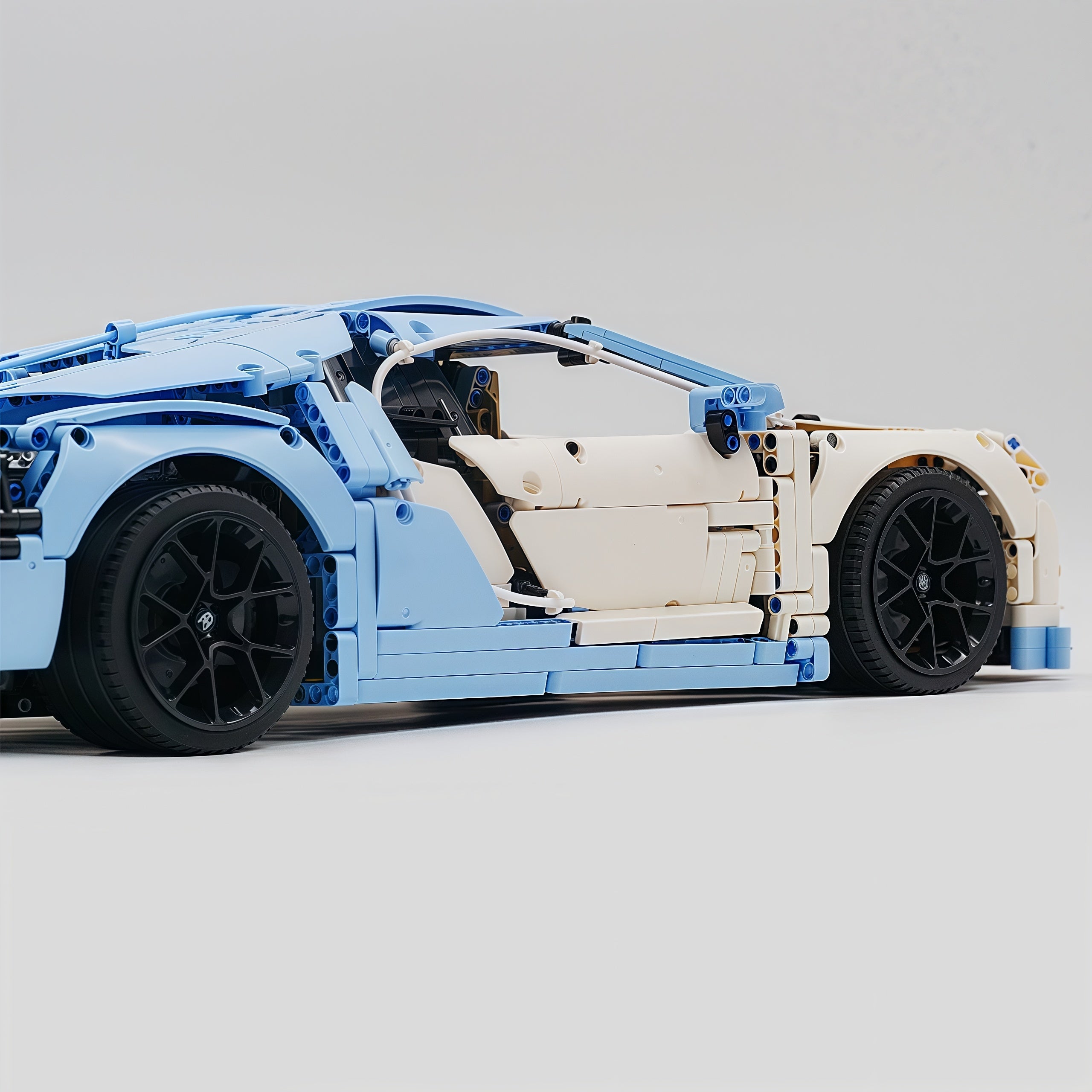 1: 8 Bugatti Chiron, Custom Modified Blue+White Edition (4031PCS)