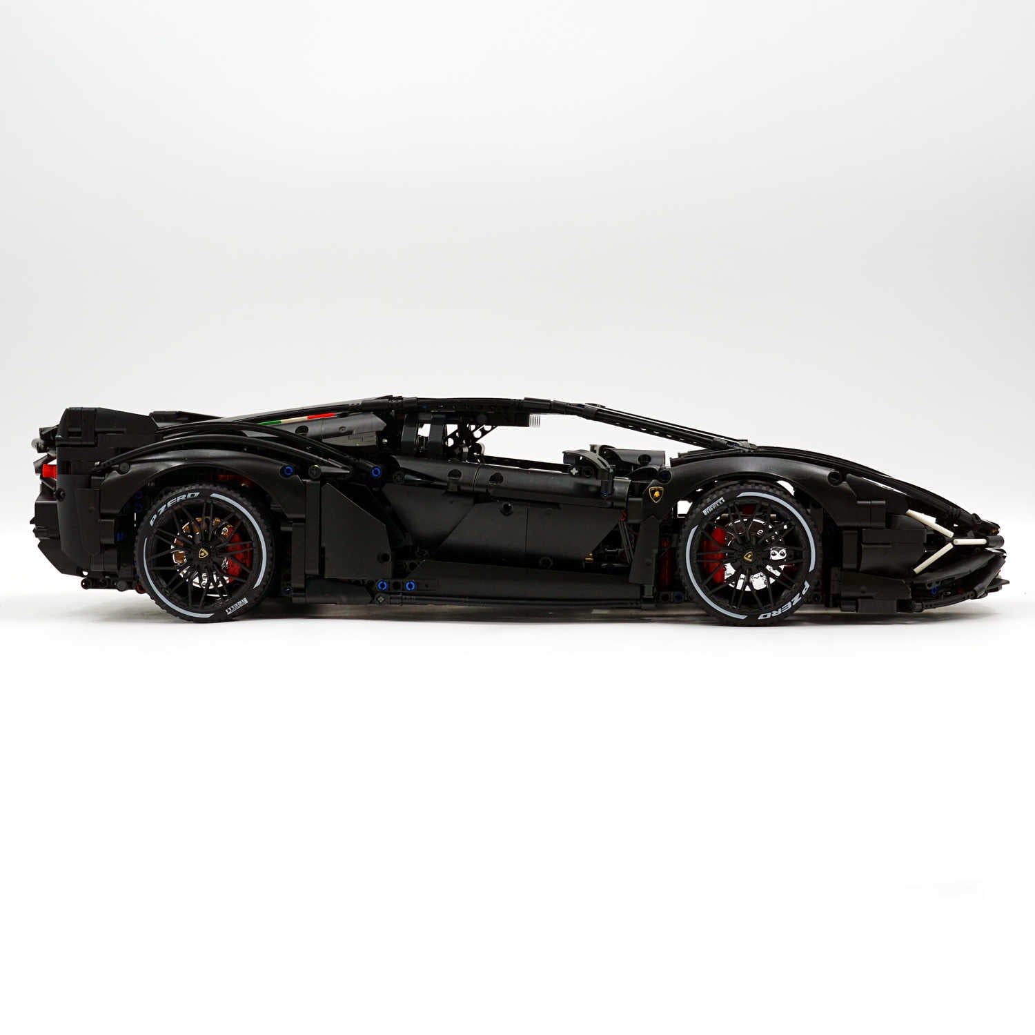 1: 8 Lamborghini Sian Black Special Edition (3696 PCS)