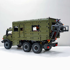 1:8 Remote-Controlled Mercedes Unimog Expedition Truck | Fully Motorized Collector’s Edition (6689 PCS)