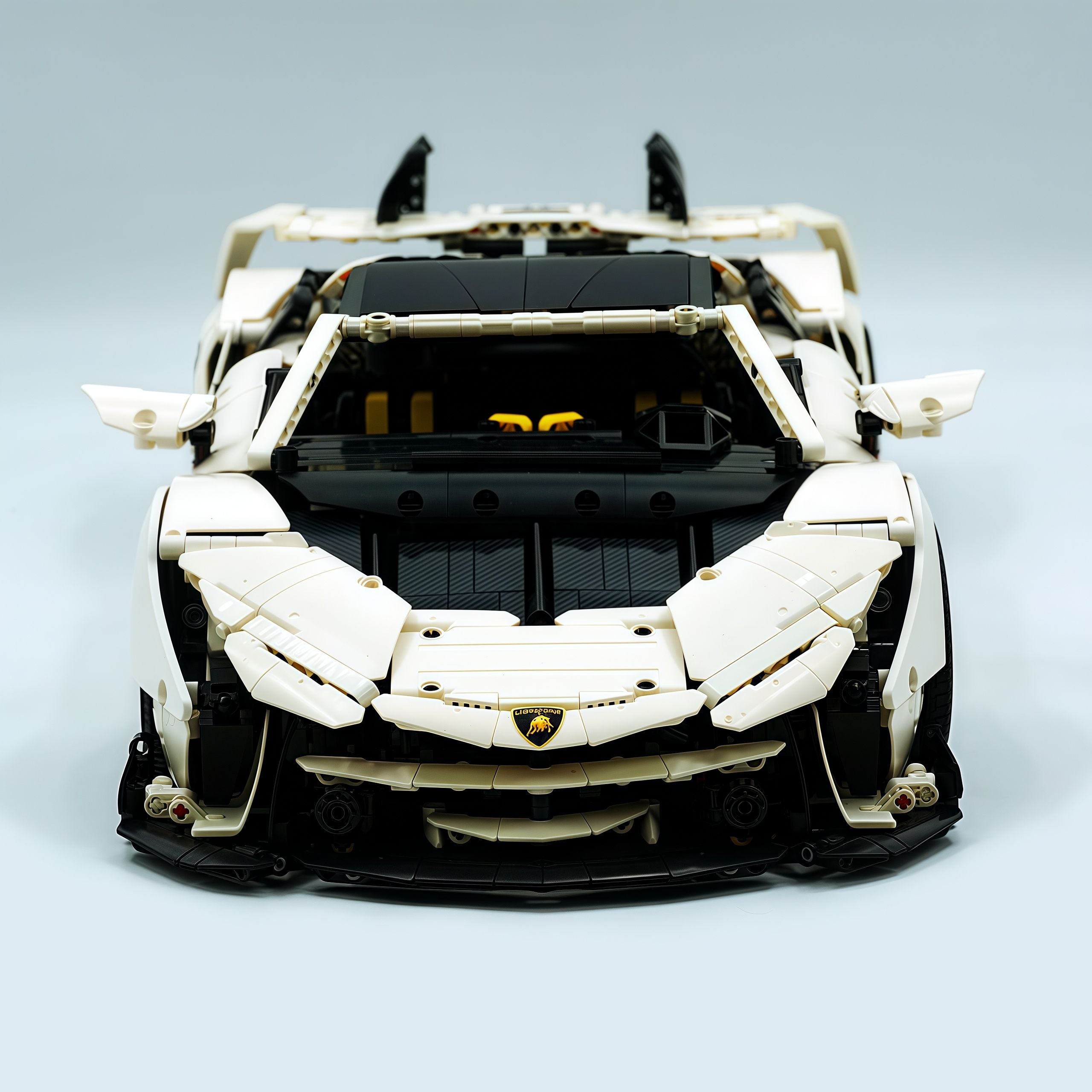 1: 8 Lamborghini One Off: Auténtica, White Goddess Version, Motorized Convertible Switch Mode, Full Vehicle Motorization (3392 Pcs)