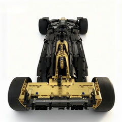 1:8 Brad Pitt No.7 Black Gold F1 | Remote Controlled Grand Prix Machine (1900pcs)