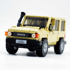 Toyota Land Cruiser | Officially Licensed Off-Road Legend | Container Display Case (536 PCS)